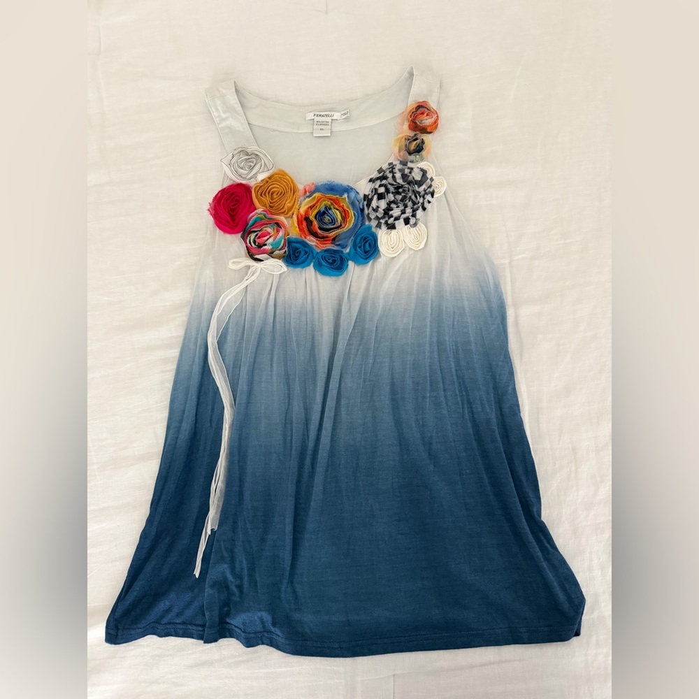 Feratelli - Sleeveless Ombre Flowy Tank with flower embellishment